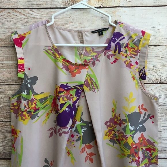 ‎VIEW BY WALTER BAKER FLORAL TOP - Picture 2 of 9
